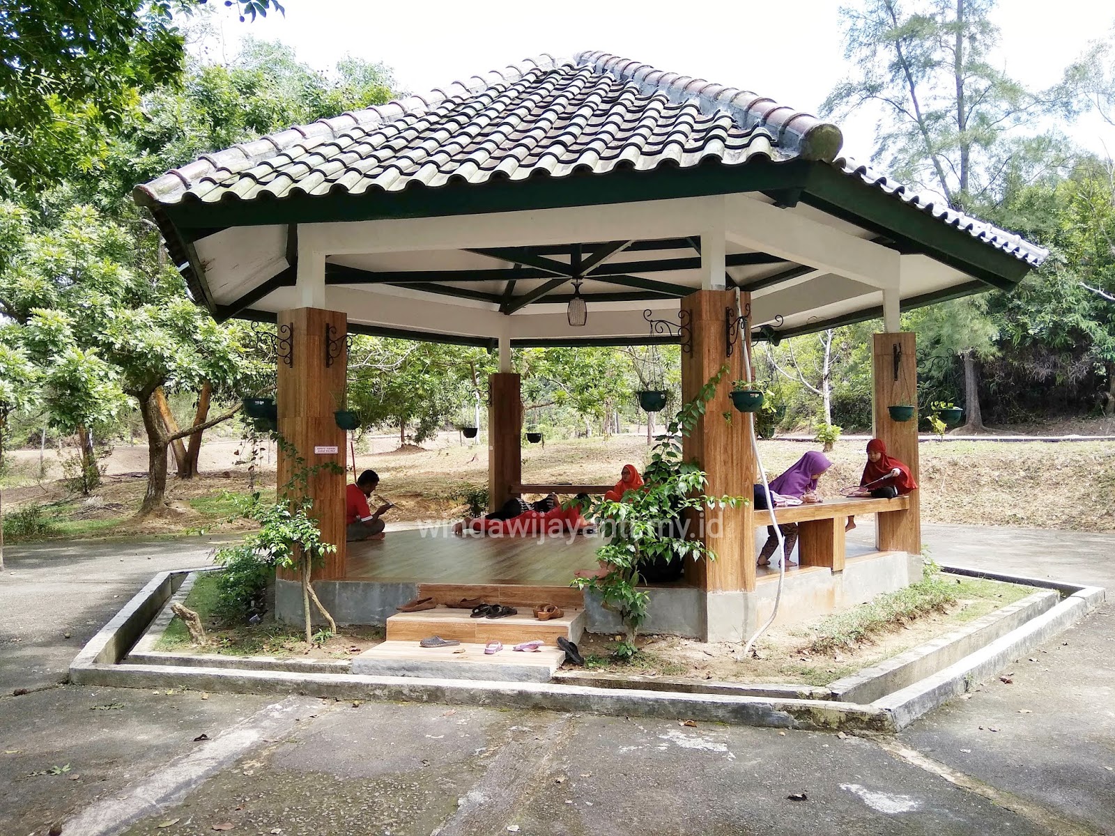 Detail Tempat Duduk Santai Di Taman Nomer 46