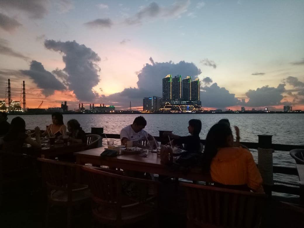 Detail Tempat Makan Dengan Pemandangan Indah Di Jakarta Nomer 11