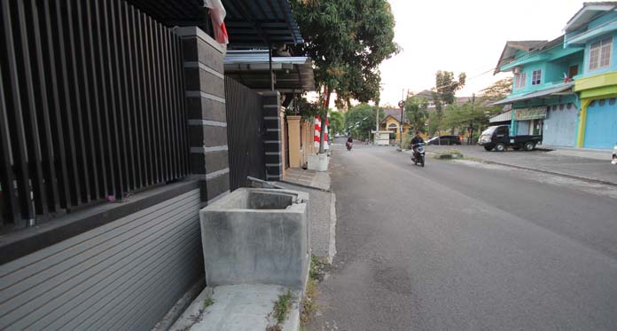 Tempat Sampah Depan Rumah - KibrisPDR