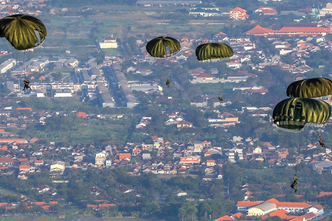 Detail Tentara Terjun Payung Nomer 41