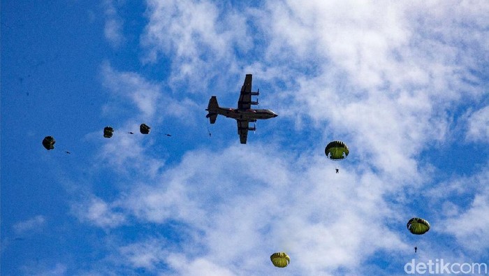 Detail Tentara Terjun Payung Nomer 48