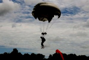 Detail Tentara Terjun Payung Nomer 50