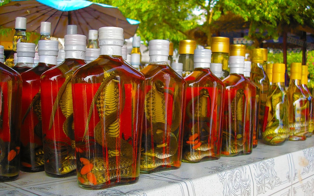 Detail Tequila With Cobra In Bottle Nomer 41