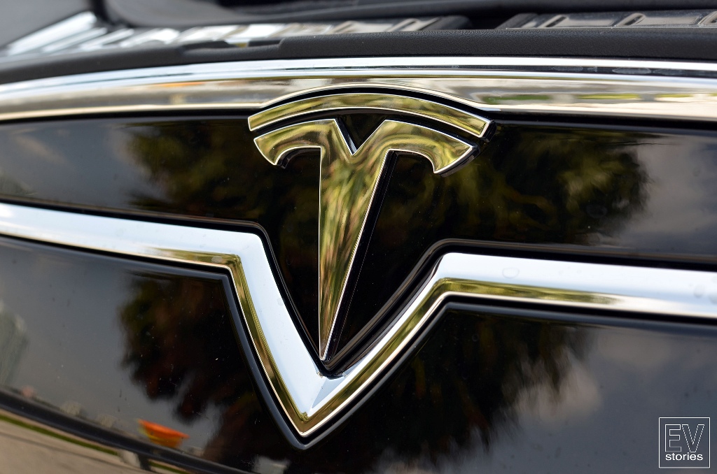 Detail Tesla Car Symbol Nomer 6