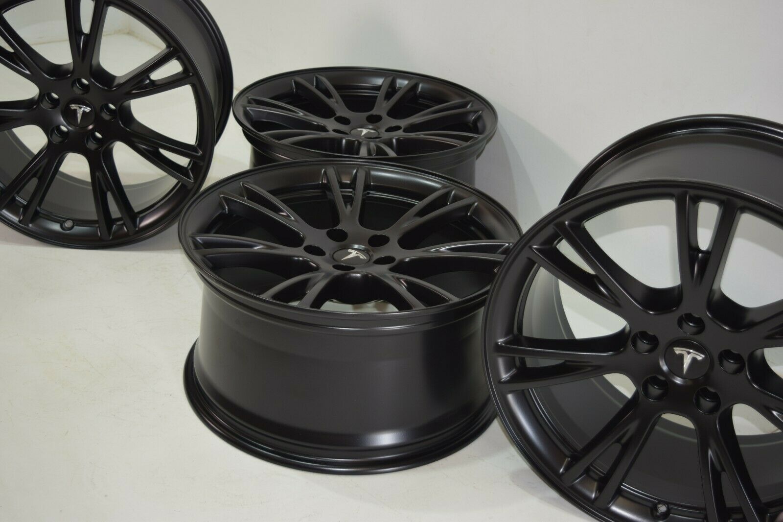 Detail Tesla Gemini Wheels Painted Black Nomer 47