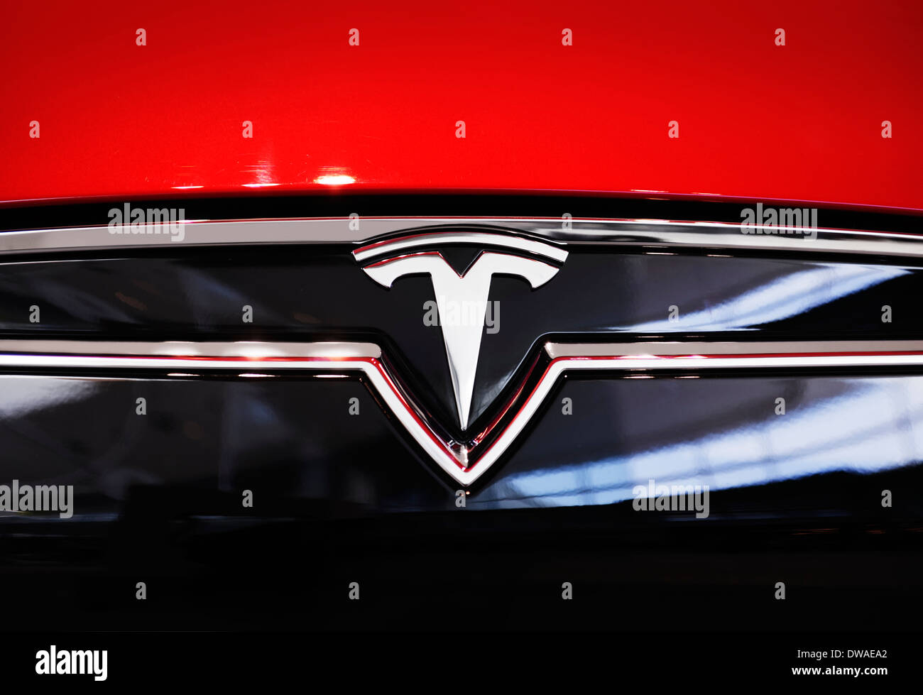 Detail Tesla Logo On Car Nomer 26