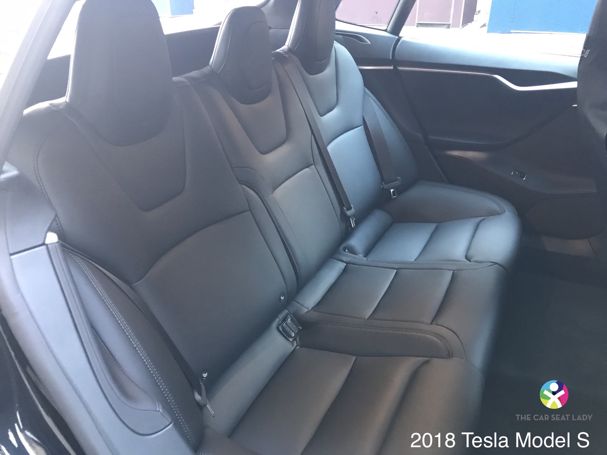 Detail Tesla Model Y Car Seat Lady Nomer 15