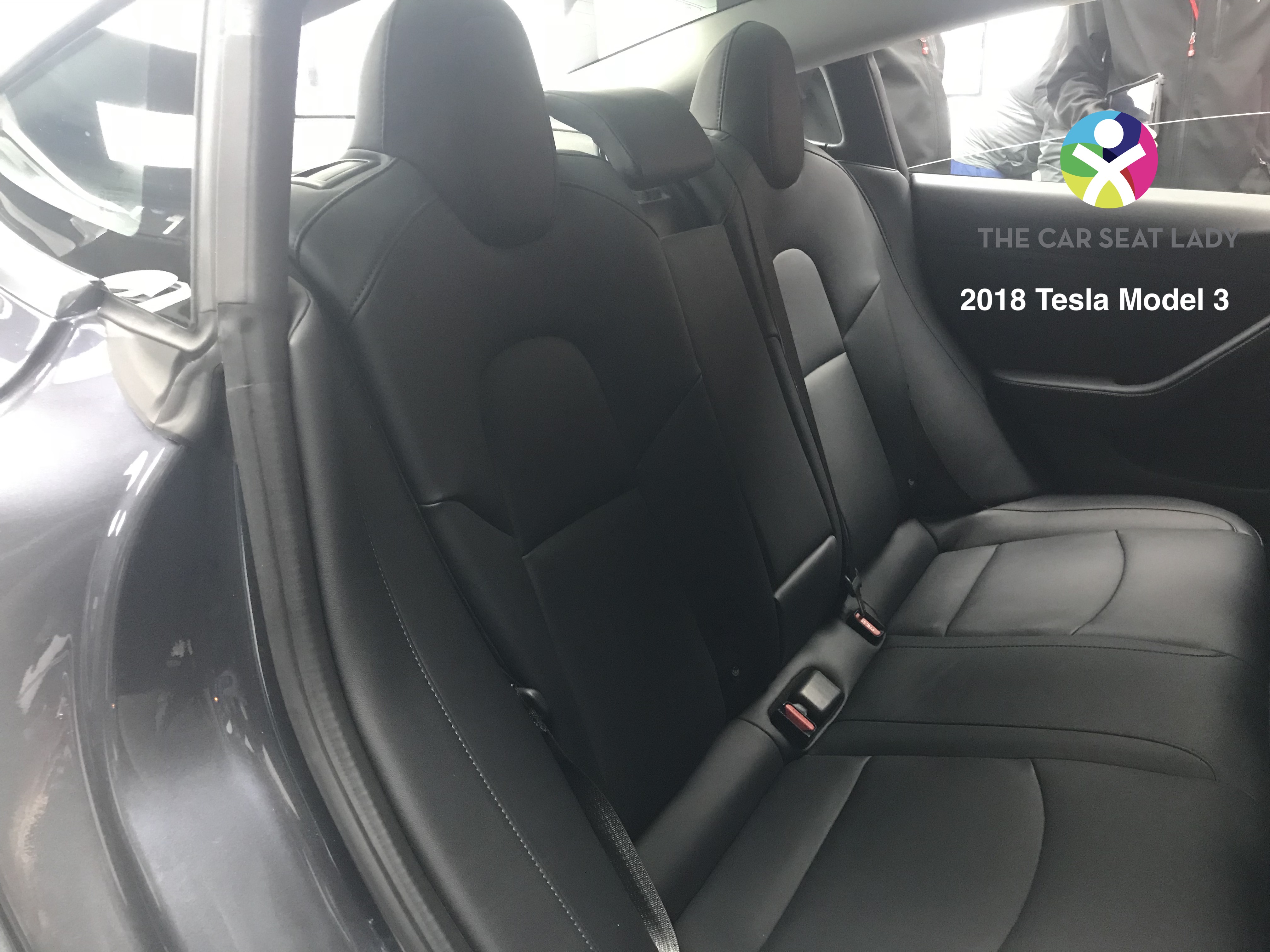 Detail Tesla Model Y Car Seat Lady Nomer 22