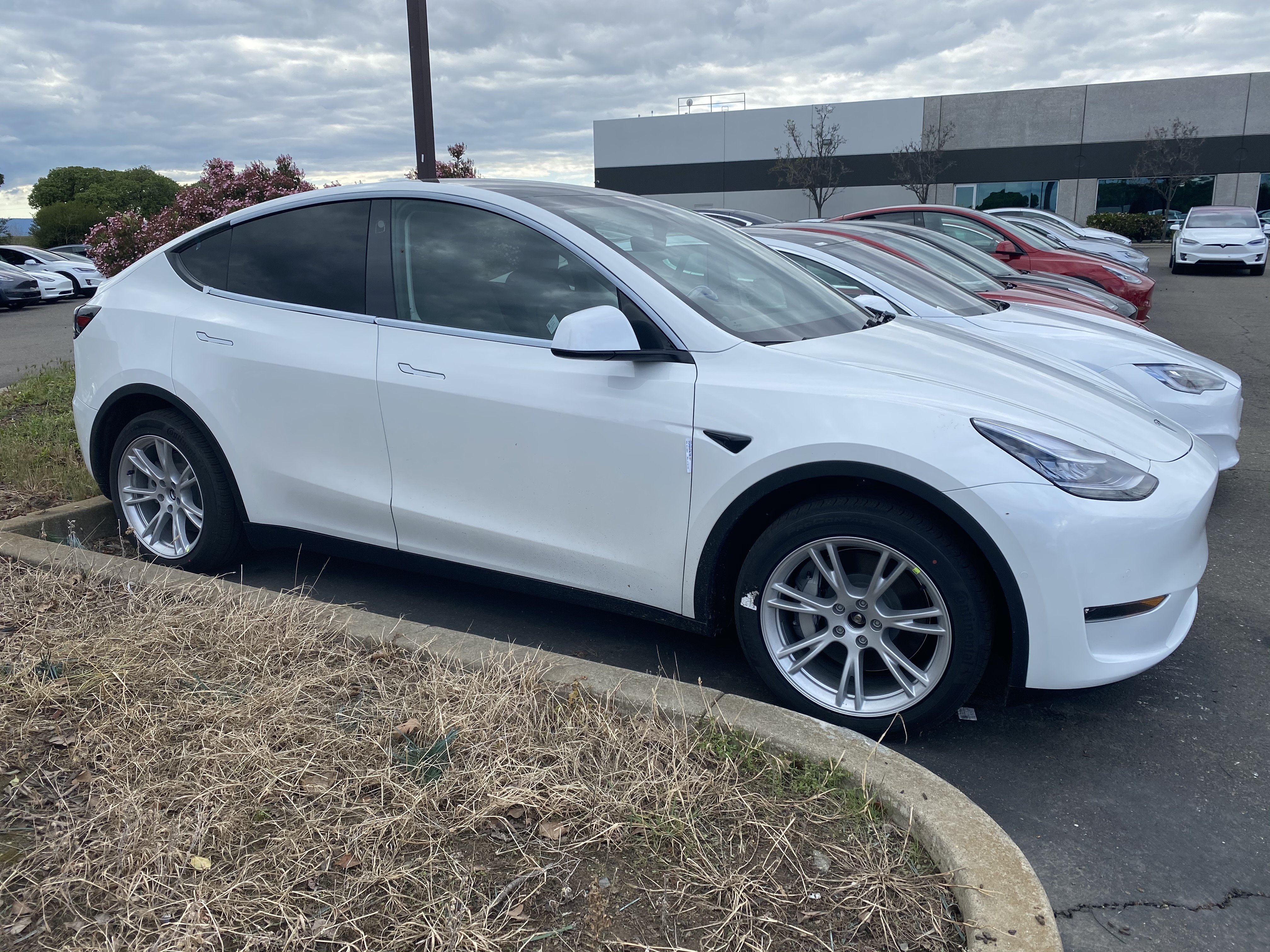 Detail Tesla Model Y White Gemini Wheels Nomer 13