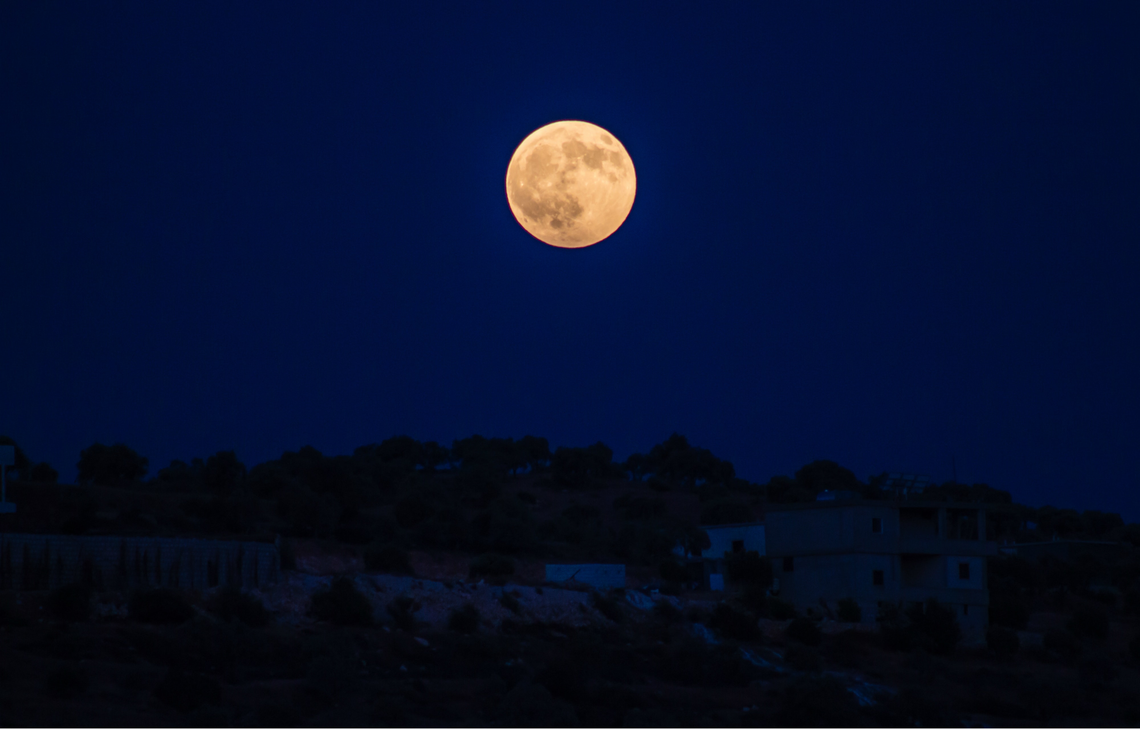 Detail The Moon At Night Nomer 2