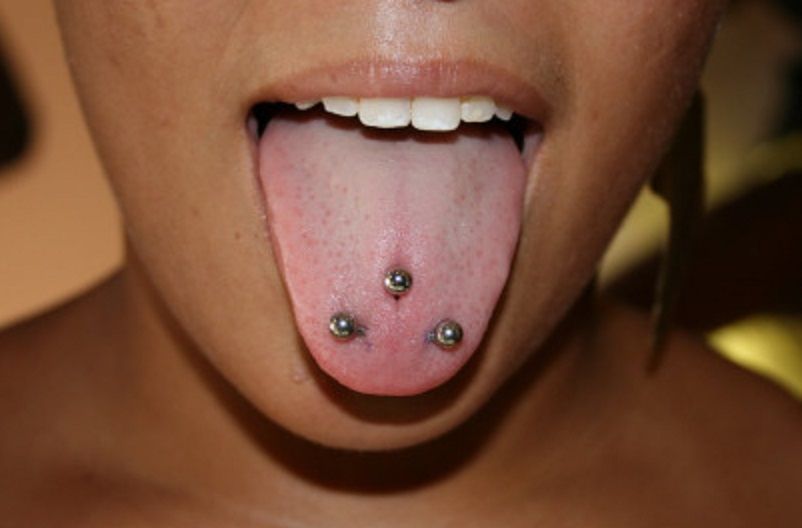 Detail The Scoop Tongue Piercing Nomer 8