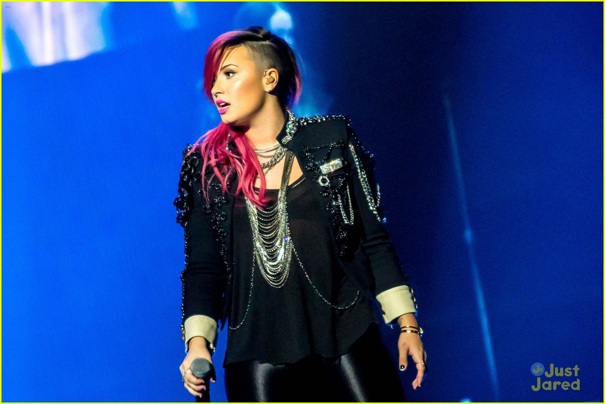 Detail Download Lagu Neon Light Demi Lovato Nomer 31