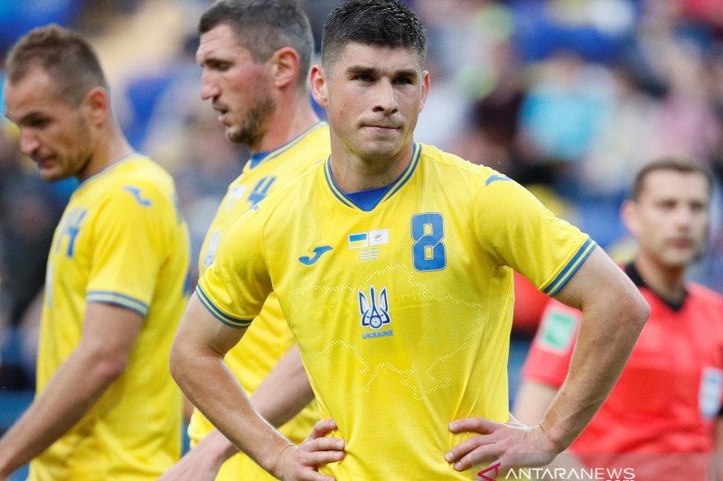 Detail Tim Nasional Sepak Bola Ukraina Nomer 9