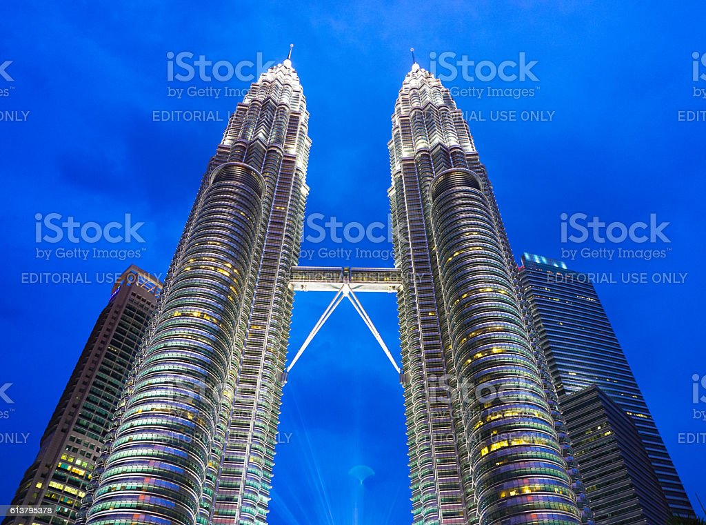 Detail Tinggi Menara Petronas Nomer 24