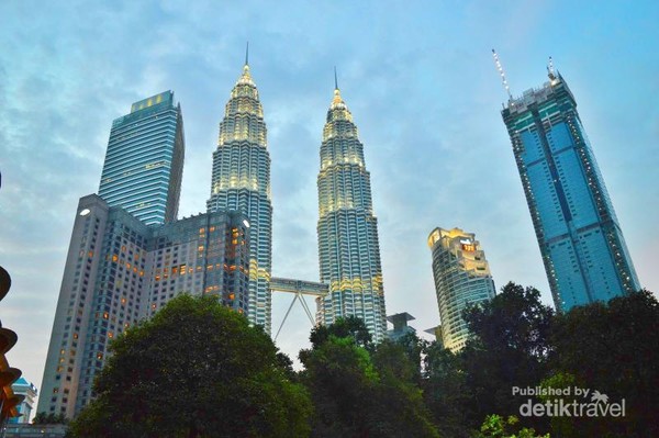 Detail Tinggi Menara Petronas Nomer 35