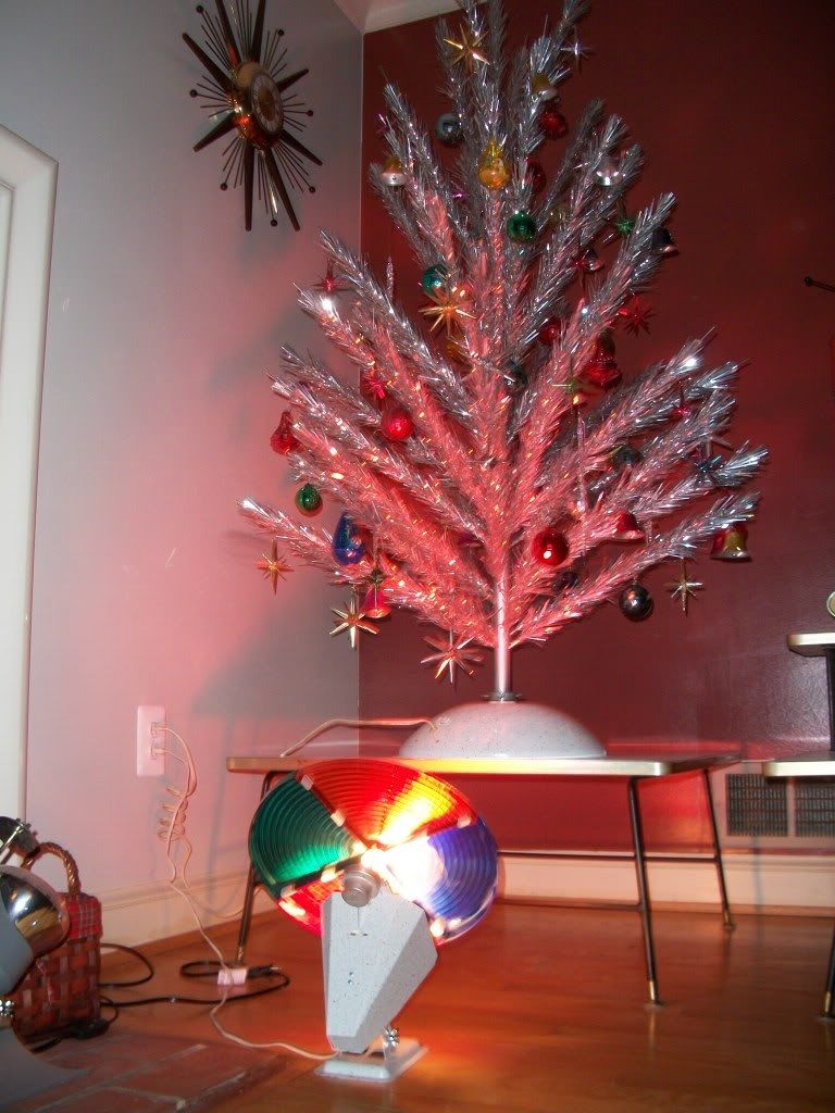 Detail Tinsel Christmas Tree With Color Wheel Nomer 8