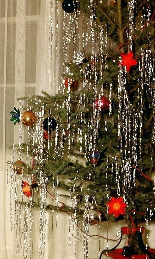 Detail Tinsel Icicles On Christmas Tree Nomer 13