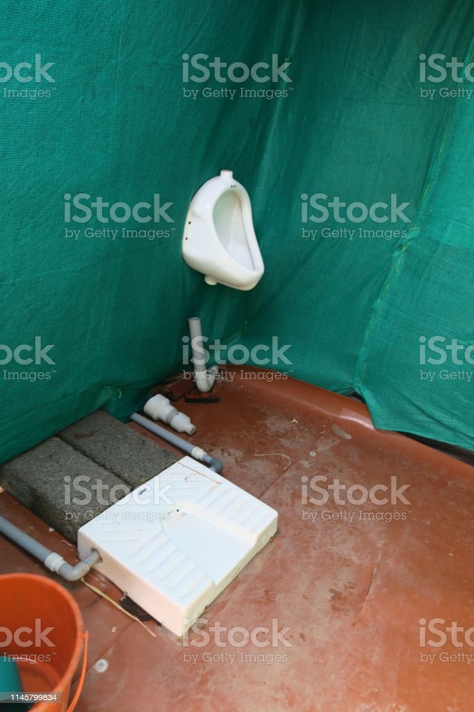 Detail Toilet Umum Pria Nomer 21