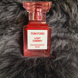 Detail Tom Ford Cherry Bomb Nomer 14