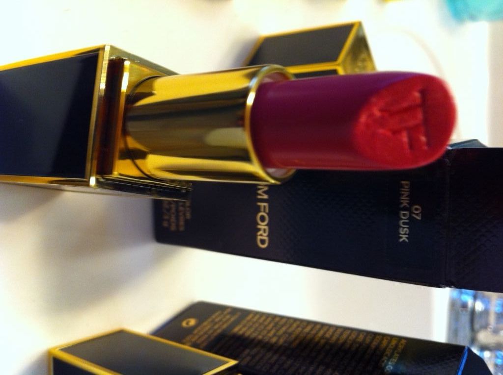 Detail Tom Ford Flamingo Lipstick Nomer 32