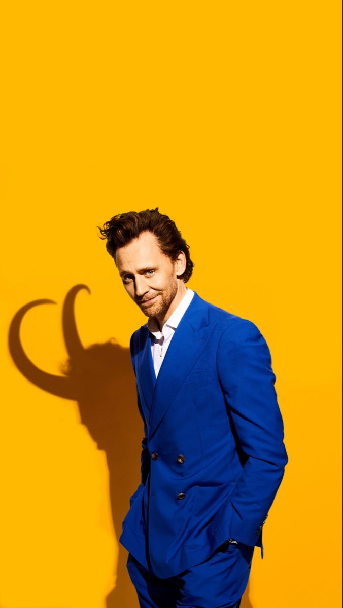 Detail Tom Hiddleston Wallpaper Nomer 4