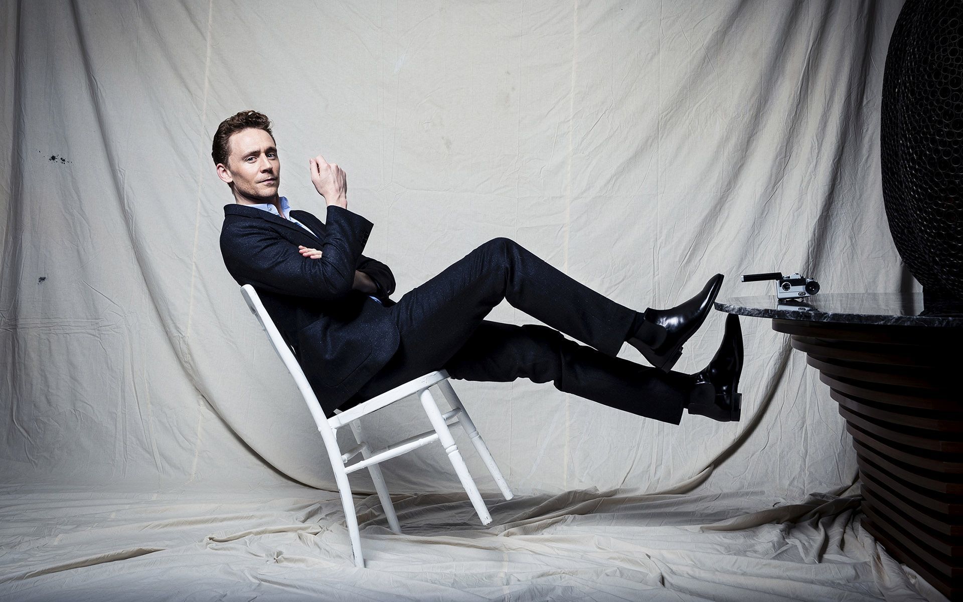 Detail Tom Hiddleston Wallpaper Nomer 22