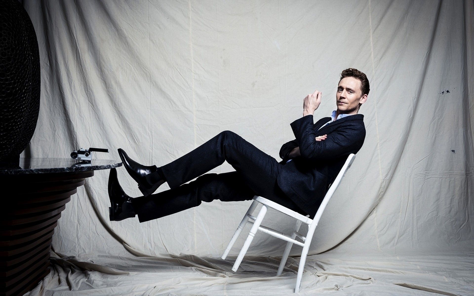 Download Tom Hiddleston Wallpaper Nomer 6