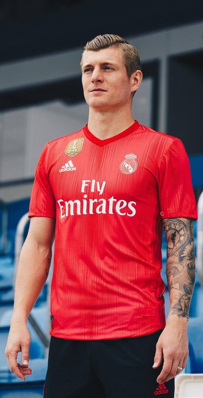 Detail Toni Kroos Real Madrid 2018 Nomer 24