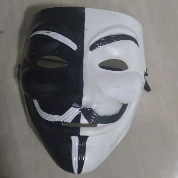 Detail Topeng Anonymous Hitam Putih Nomer 4