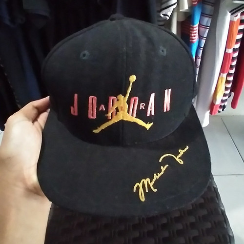 Detail Topi Nike Air Jordan Nomer 46