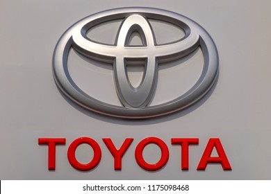 Detail Toyota Logo Jpg Nomer 36