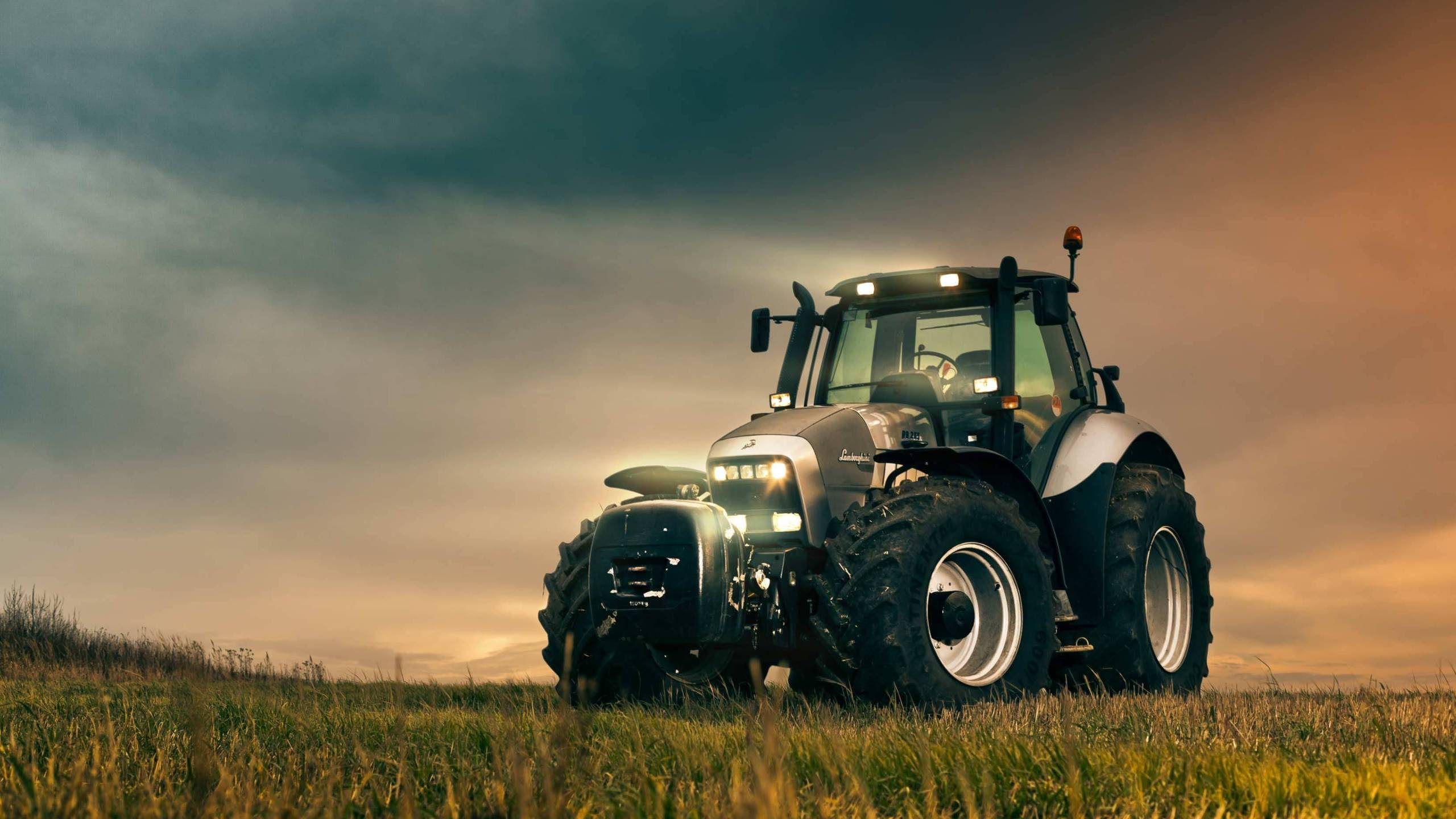 Tractor Background - KibrisPDR