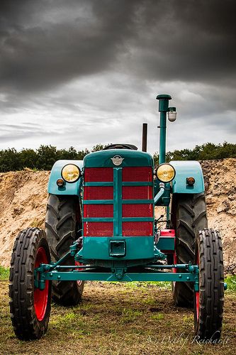 Detail Tractor Background Nomer 16