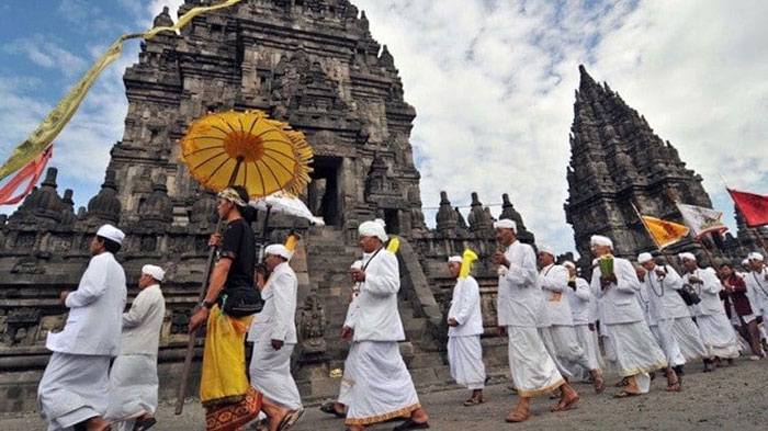 Detail Tradisi Hindu Di Bali Nomer 5