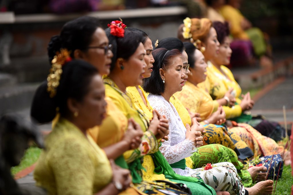Detail Tradisi Hindu Di Bali Nomer 38