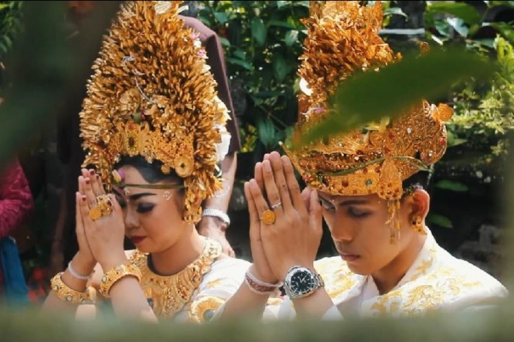 Detail Tradisi Hindu Di Bali Nomer 46