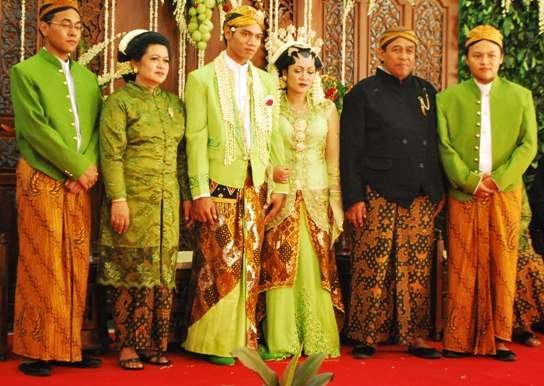 Detail Traditional Wedding In Indonesia Nomer 10