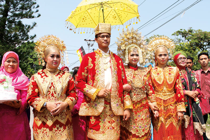 Detail Traditional Wedding In Indonesia Nomer 25