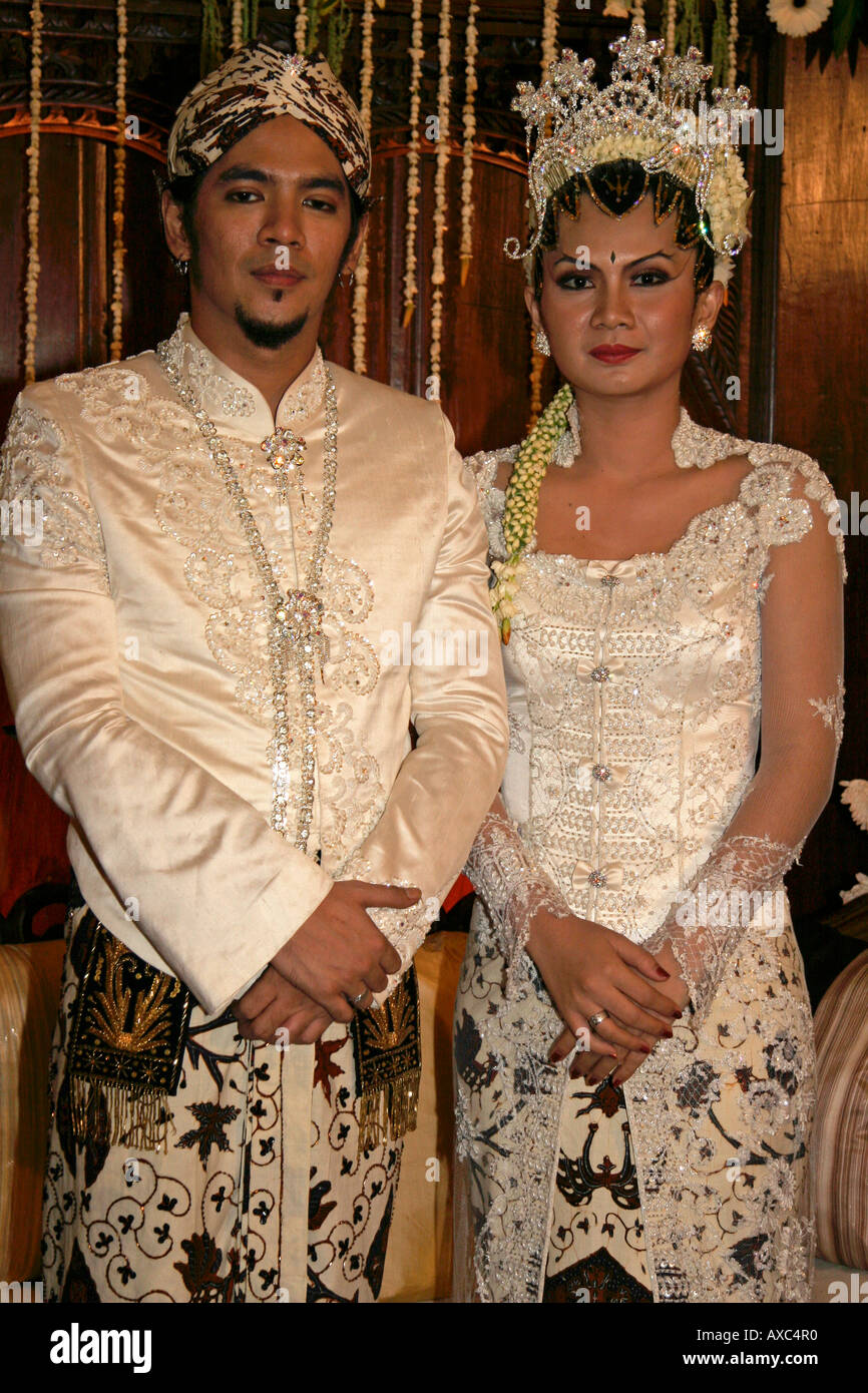 Detail Traditional Wedding In Indonesia Nomer 31