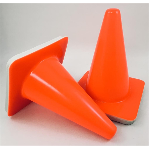Detail Traffic Cone Keychain Nomer 14