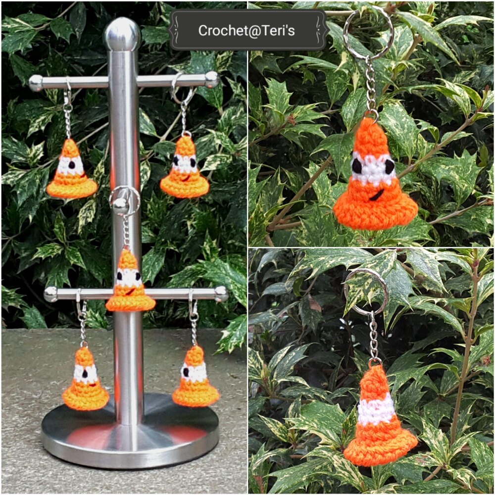 Detail Traffic Cone Keychain Nomer 22