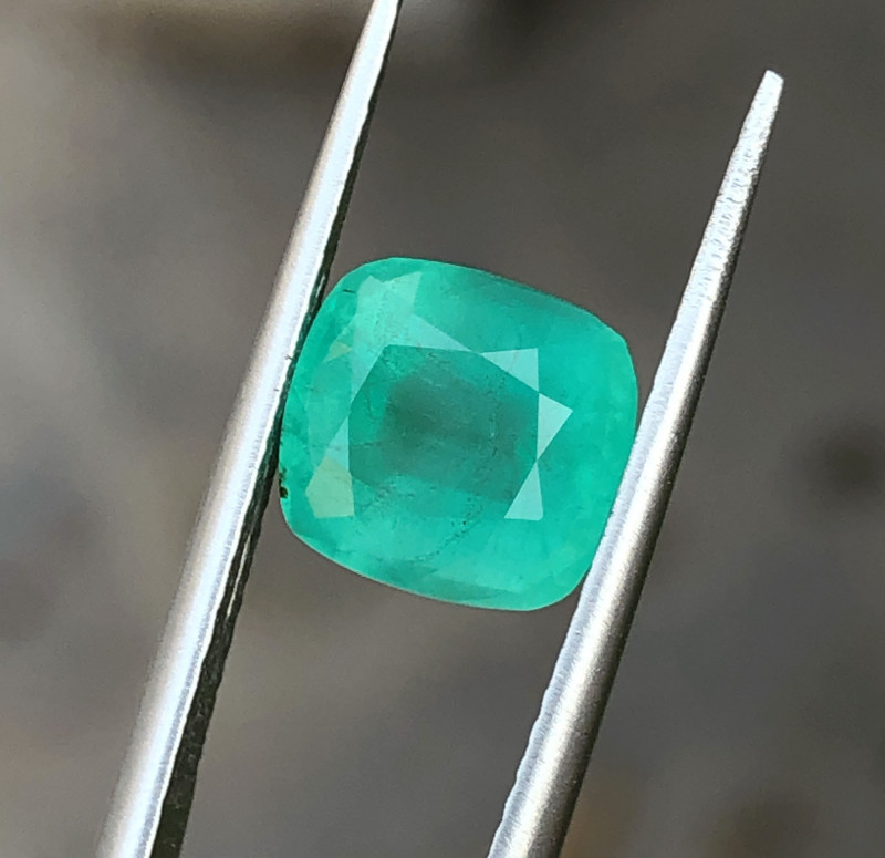 Detail Transparent Emerald Nomer 35