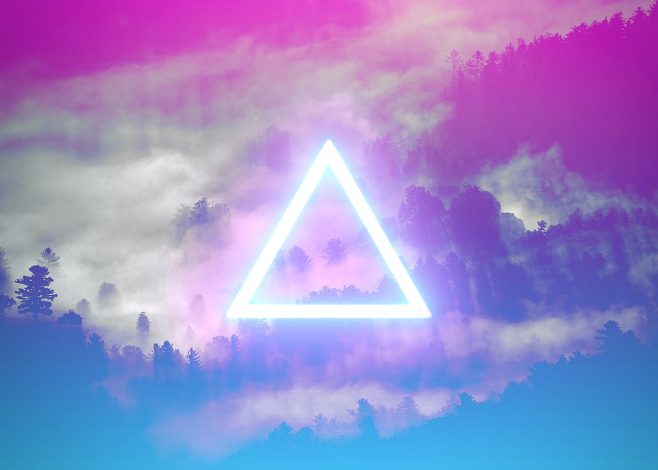 Detail Triangle Background Nomer 44