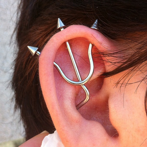 Detail Trident Ear Piercing Nomer 13