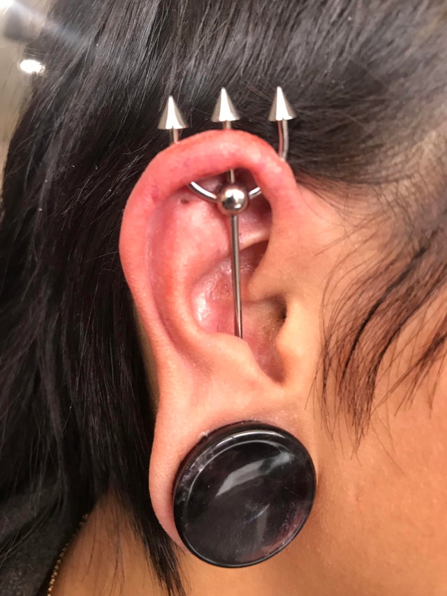 Detail Trident Ear Piercing Nomer 14