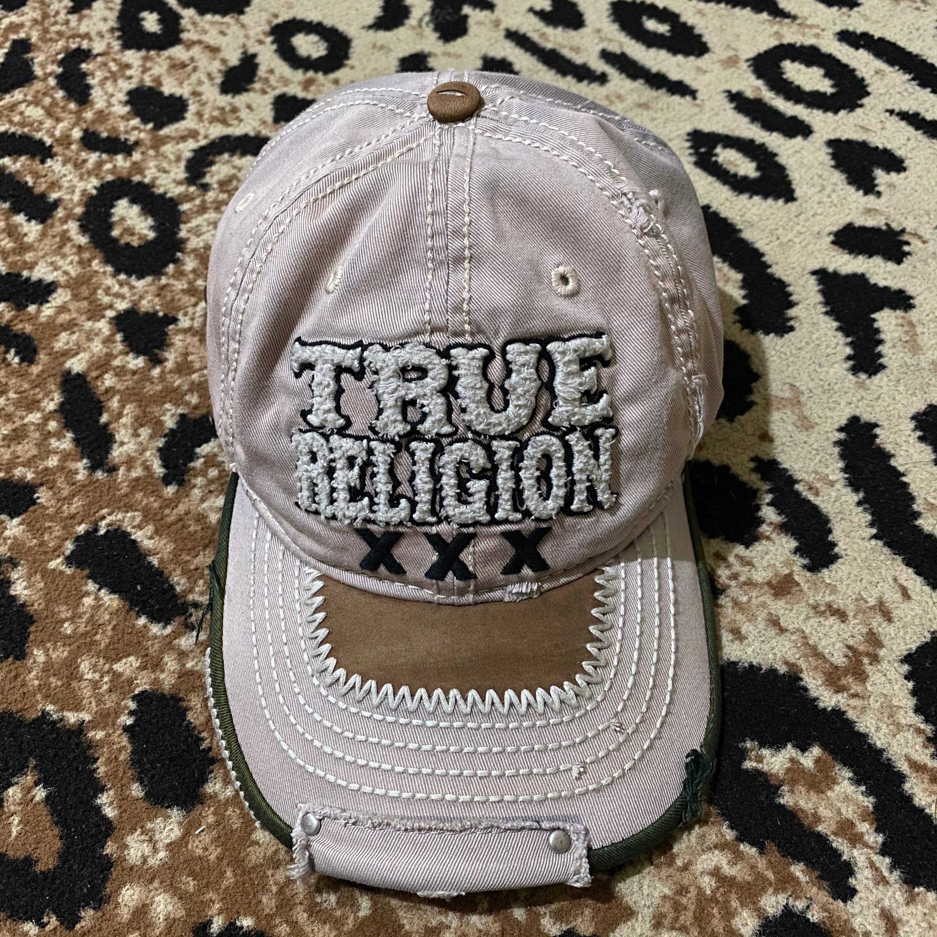 Detail True Religion Bucket Hats Nomer 38