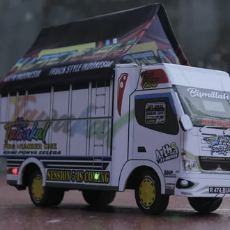 Detail Truk Hitam Putih Nomer 31
