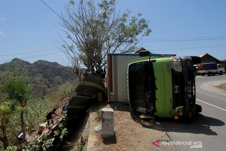 Detail Truk Pengangkut Barang Nomer 29