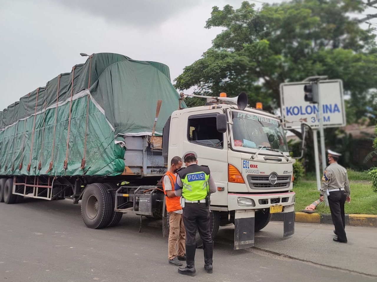 Detail Truk Pengangkut Barang Nomer 41