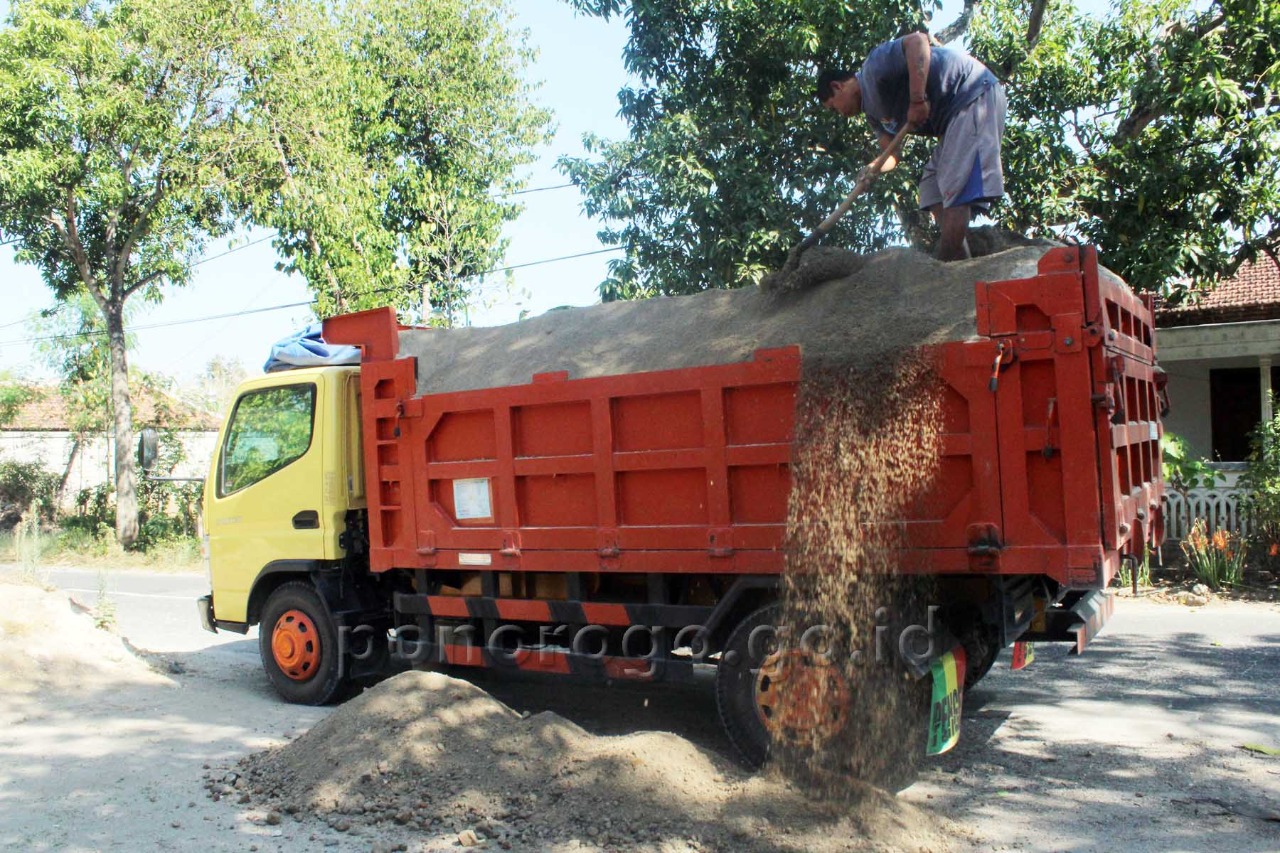 Detail Truk Pengangkut Barang Nomer 42